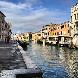 Ponte Degli Scalzi Bed & Breakfast Venice
